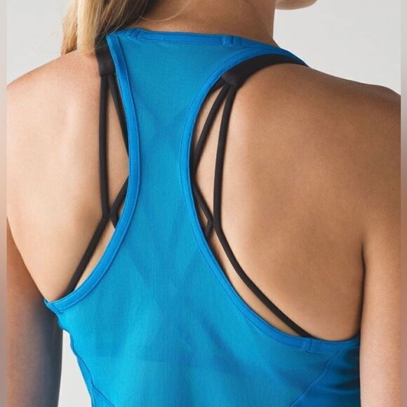 Lululemon Wild And Free Tank sz 4 Shocking Blue great pre owned condition mesh - Picture 2 of 11